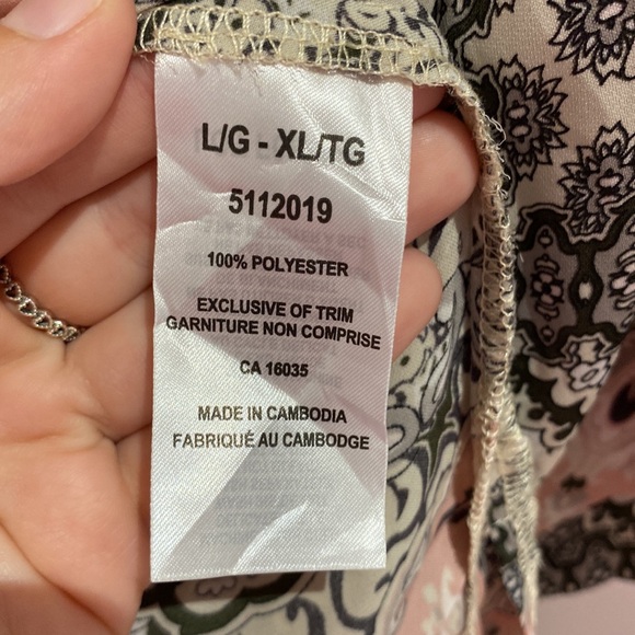 TAHARI Printed Shawl/Wrap - Picture 6 of 7